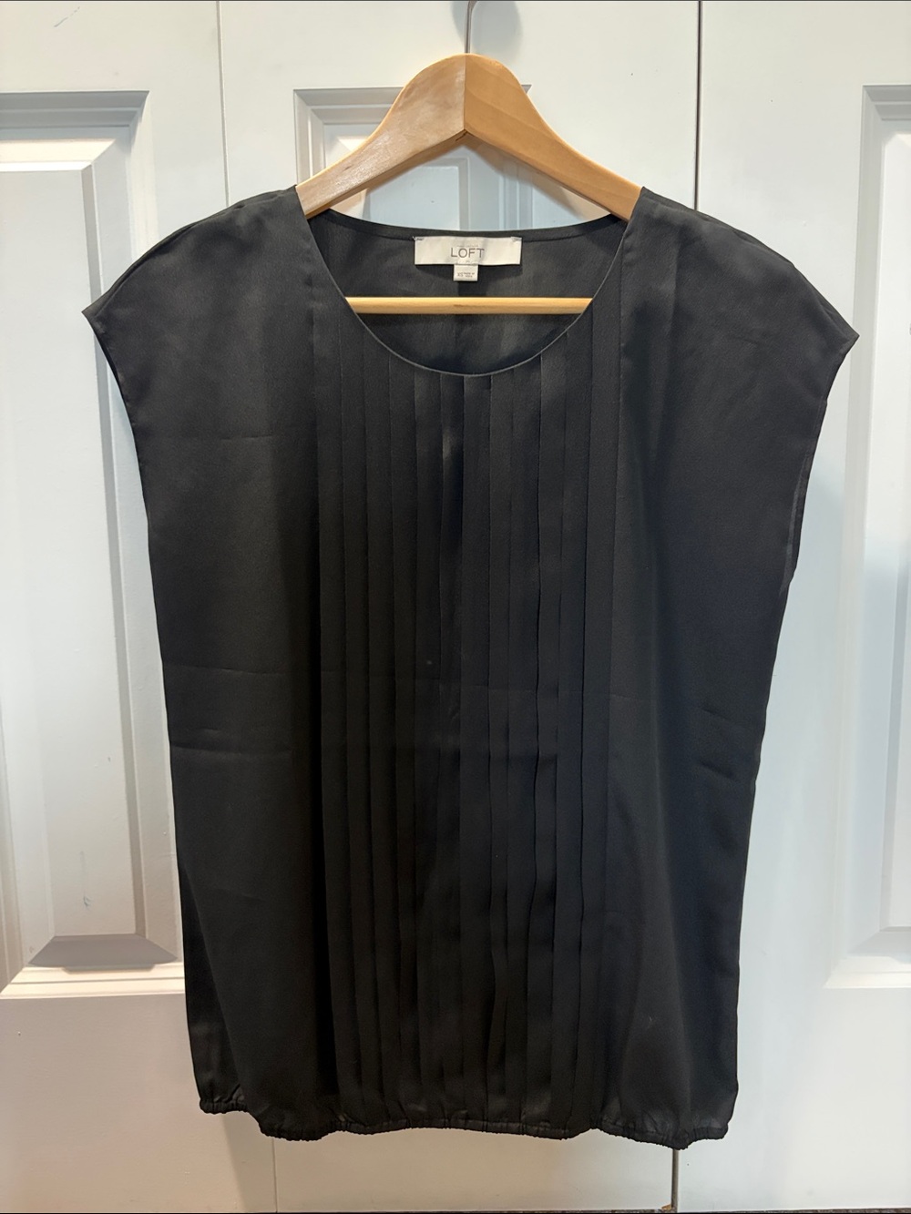 LOFT Black Sleeveless Pleated Front Top